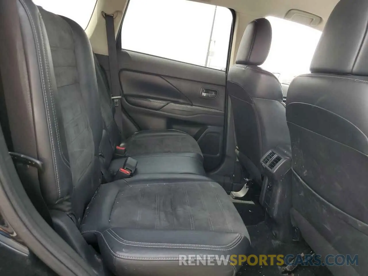 11 Photograph of a damaged car JA4AD3A36KZ035699 MITSUBISHI OUTLANDER 2019