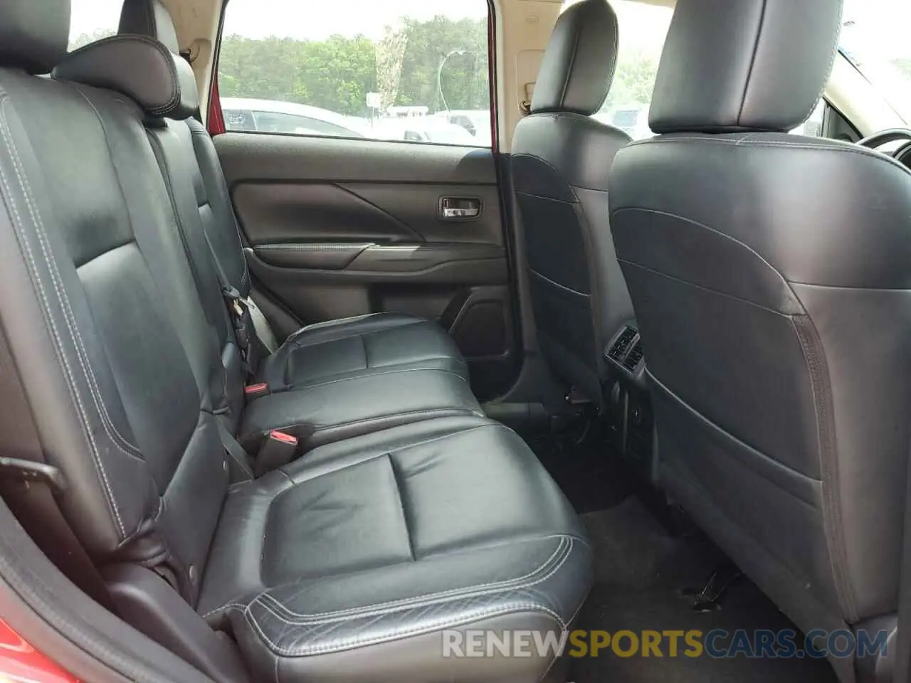 11 Photograph of a damaged car JA4AD3A36KZ038697 MITSUBISHI OUTLANDER 2019