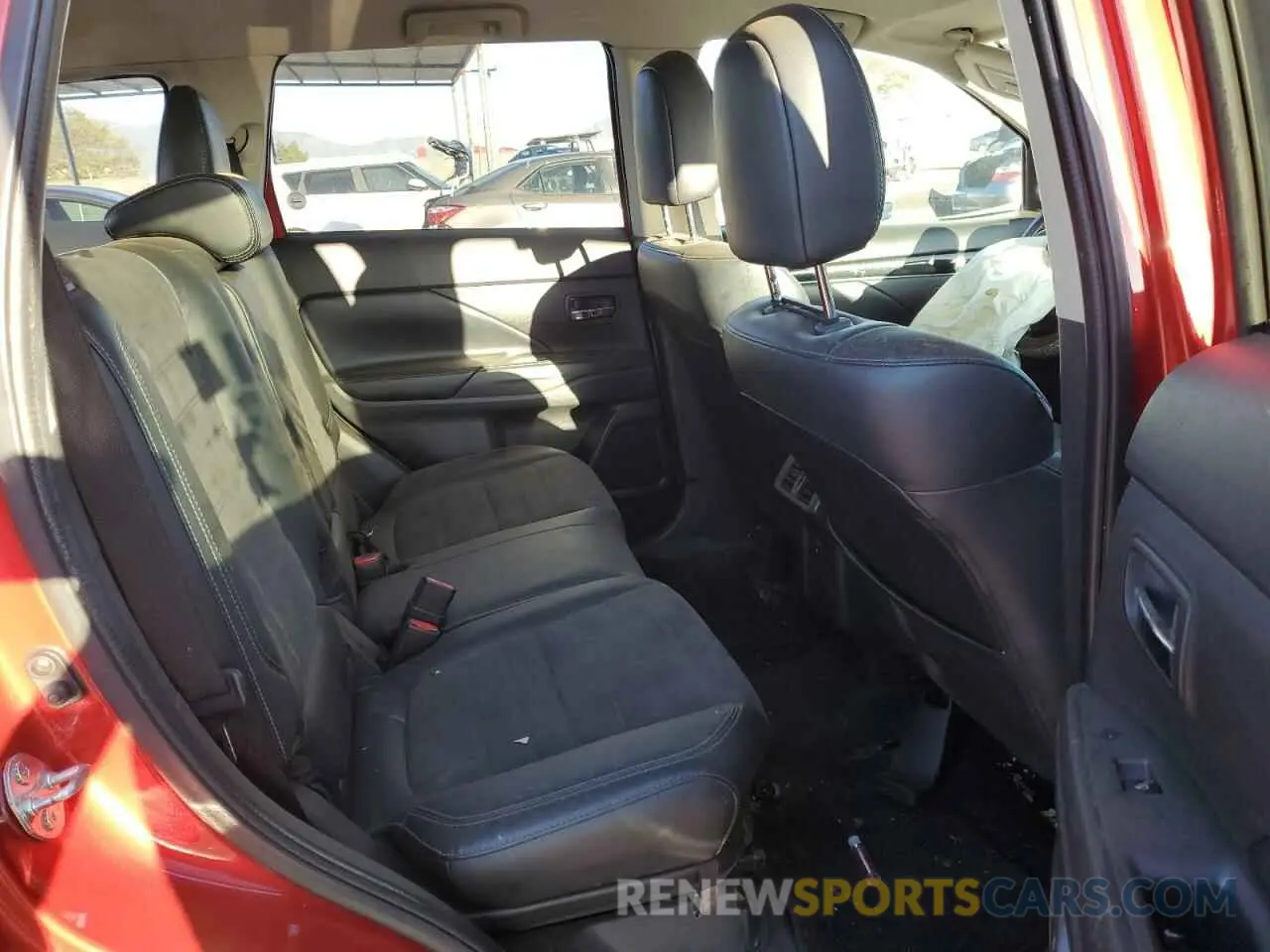 11 Photograph of a damaged car JA4AD3A36KZ042734 MITSUBISHI OUTLANDER 2019