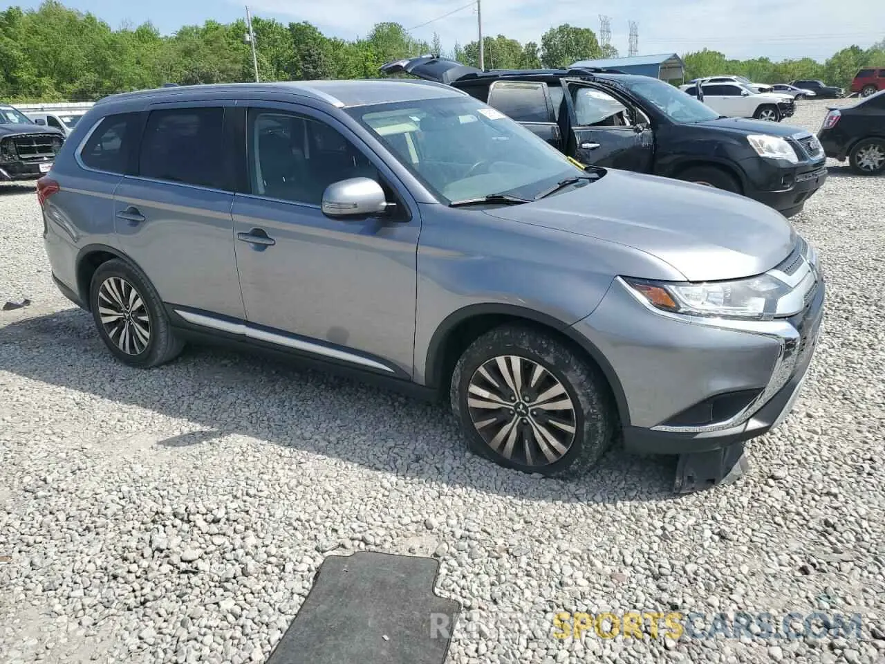 4 Photograph of a damaged car JA4AD3A37KZ005224 MITSUBISHI OUTLANDER 2019
