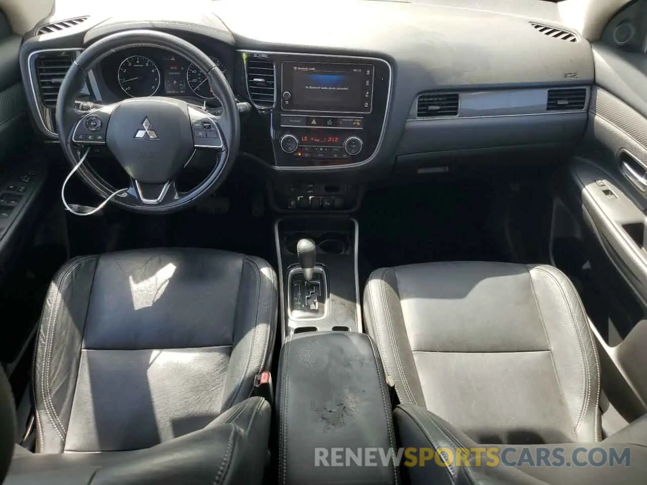 8 Photograph of a damaged car JA4AD3A37KZ005224 MITSUBISHI OUTLANDER 2019