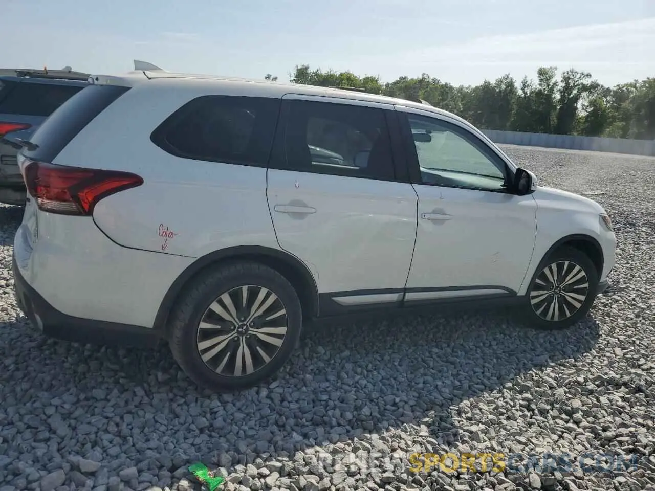 3 Photograph of a damaged car JA4AD3A37KZ016840 MITSUBISHI OUTLANDER 2019