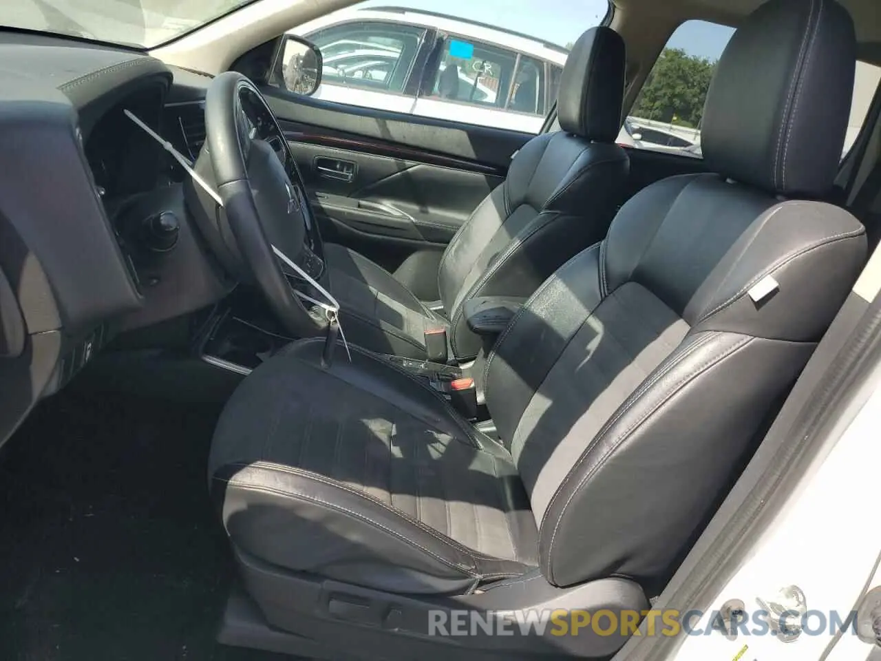 7 Photograph of a damaged car JA4AD3A37KZ016840 MITSUBISHI OUTLANDER 2019