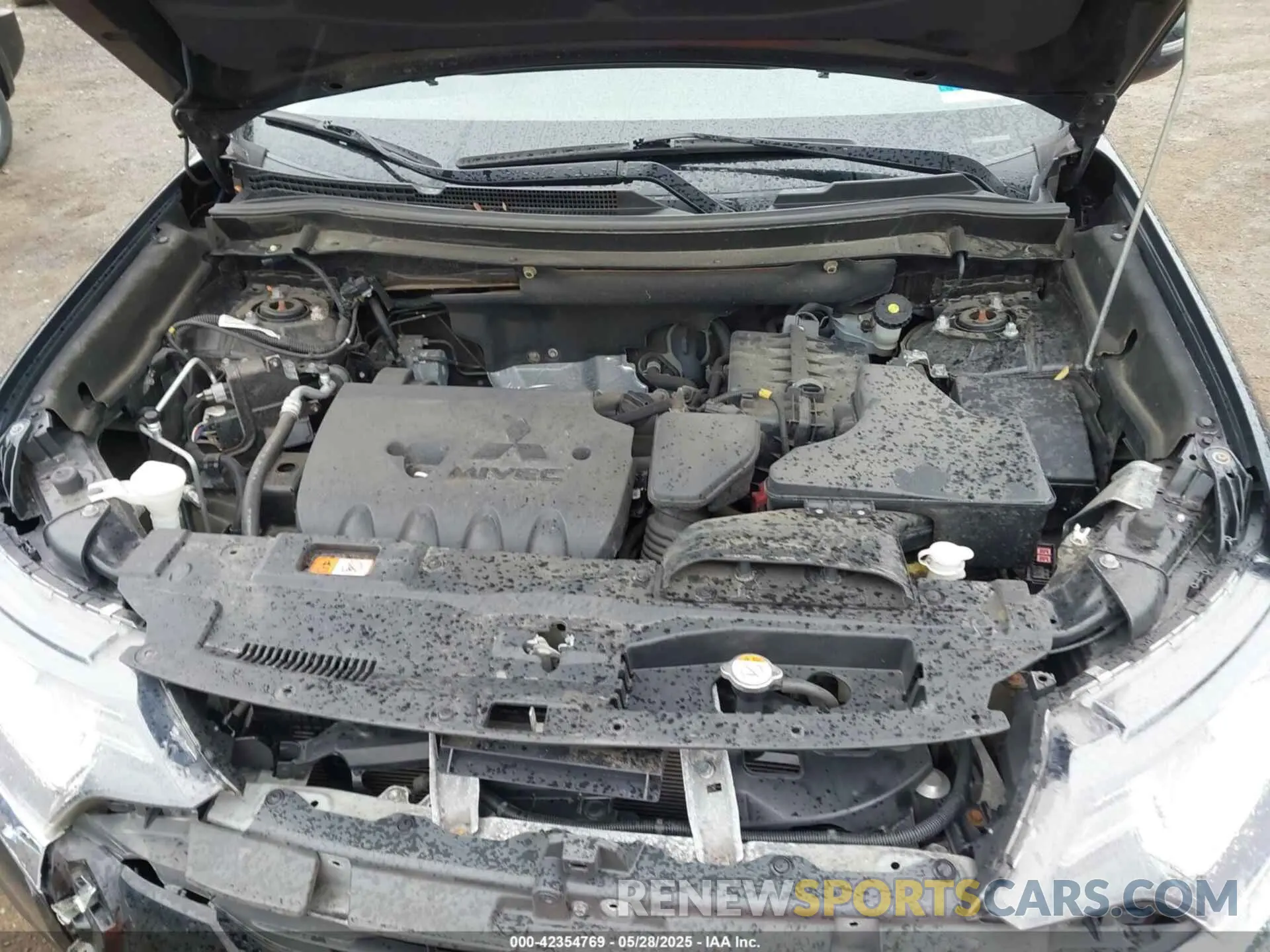 10 Photograph of a damaged car JA4AD3A37KZ018331 MITSUBISHI OUTLANDER 2019