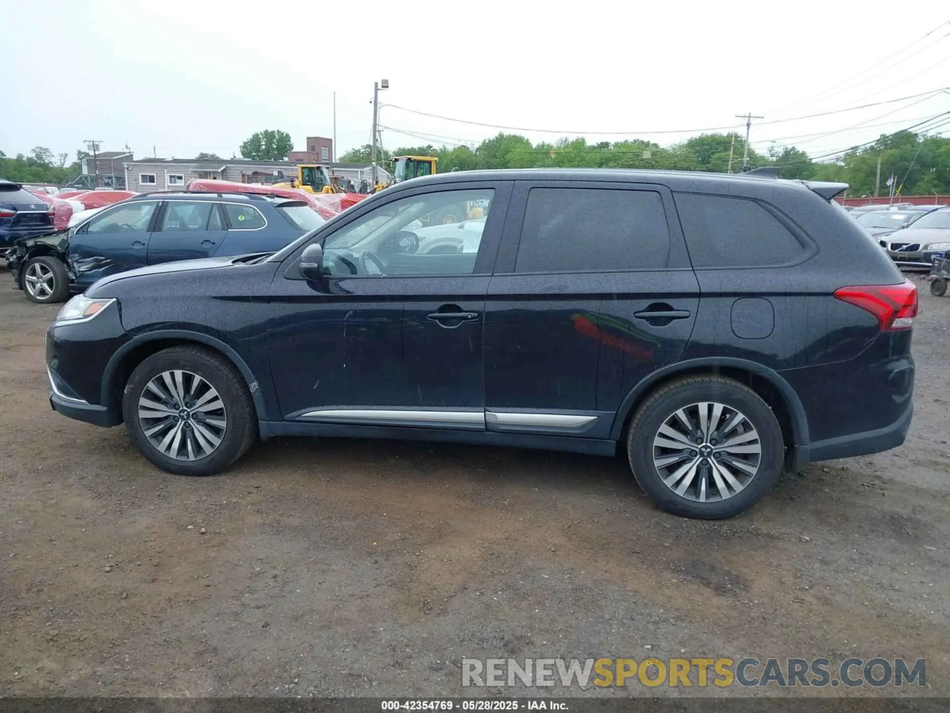 14 Photograph of a damaged car JA4AD3A37KZ018331 MITSUBISHI OUTLANDER 2019