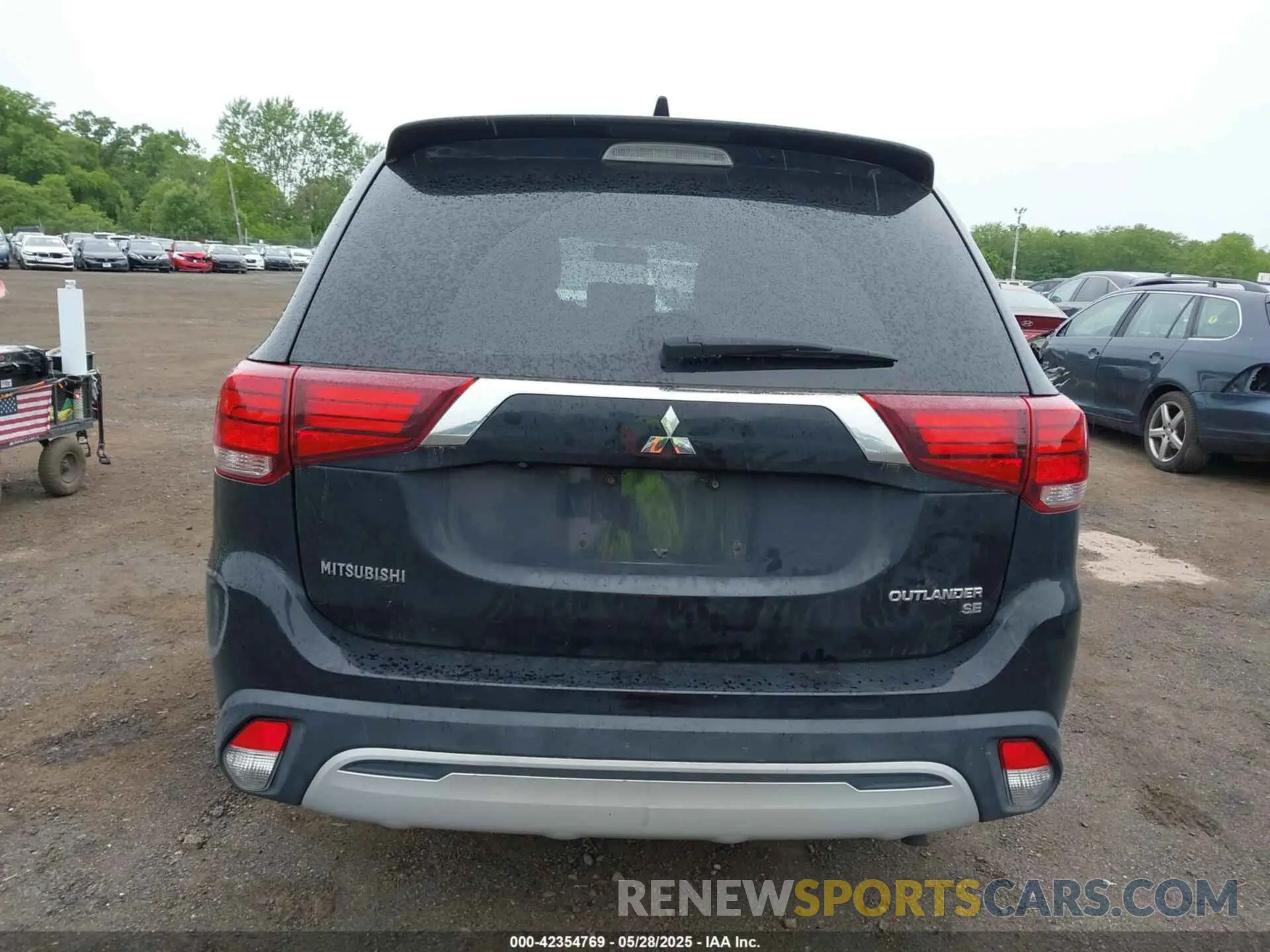 16 Photograph of a damaged car JA4AD3A37KZ018331 MITSUBISHI OUTLANDER 2019