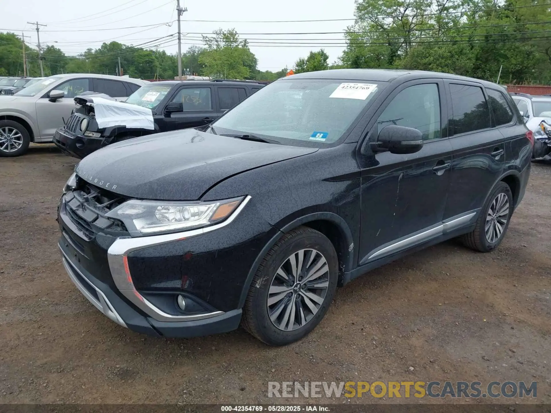 17 Photograph of a damaged car JA4AD3A37KZ018331 MITSUBISHI OUTLANDER 2019