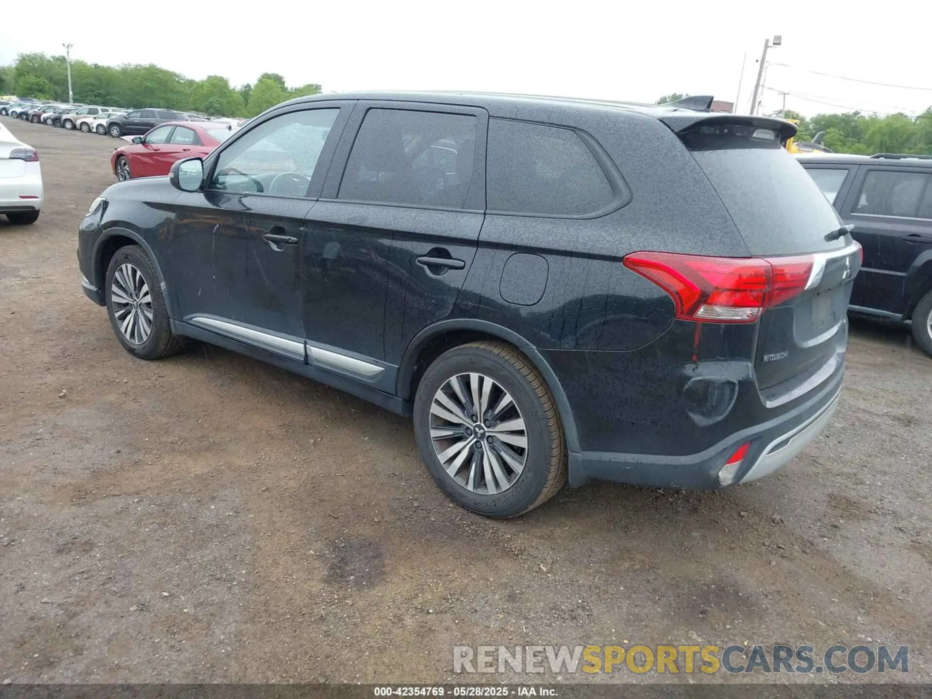 3 Photograph of a damaged car JA4AD3A37KZ018331 MITSUBISHI OUTLANDER 2019