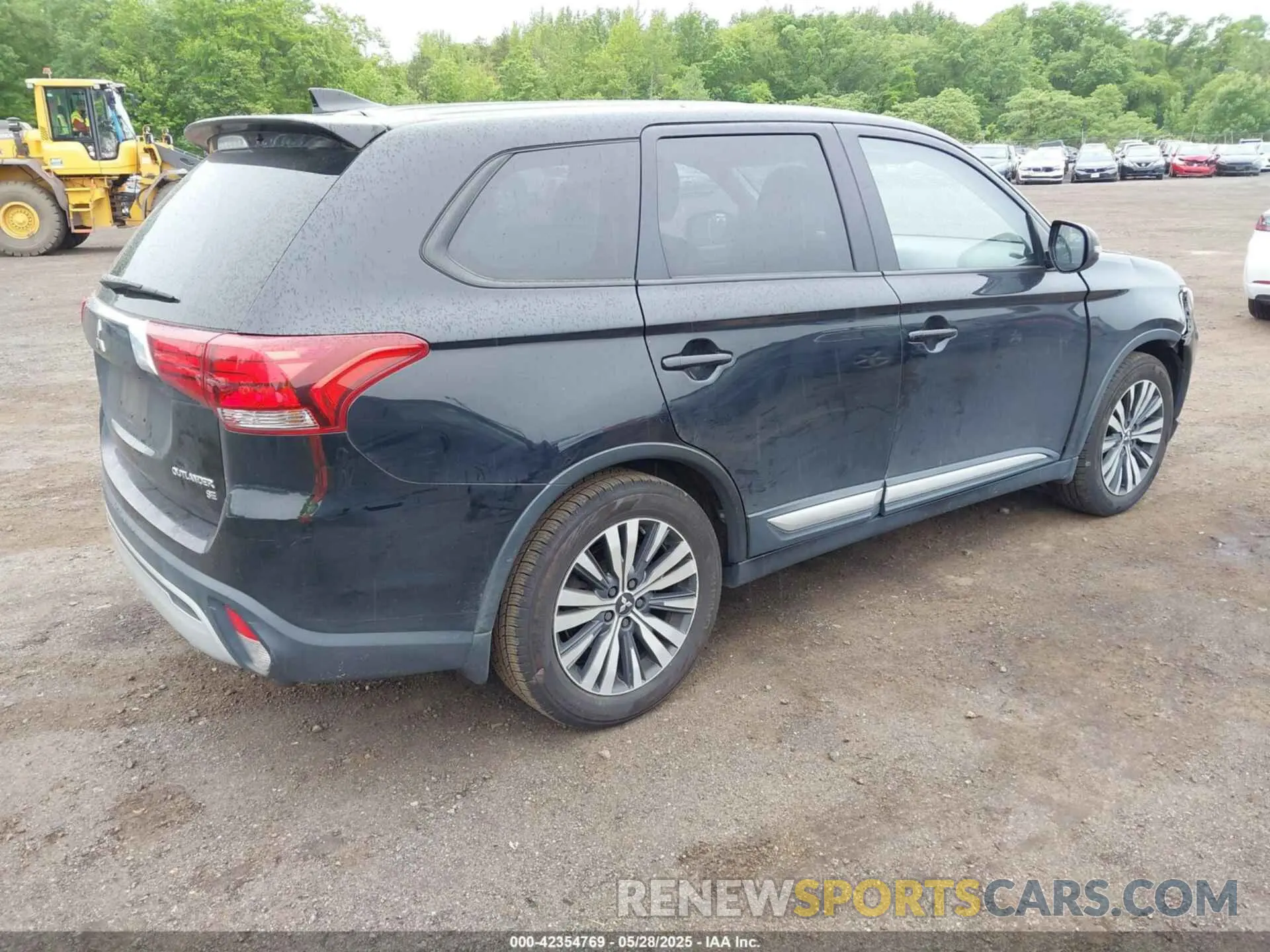 4 Photograph of a damaged car JA4AD3A37KZ018331 MITSUBISHI OUTLANDER 2019