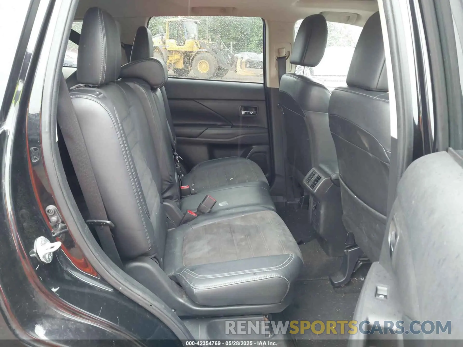 8 Photograph of a damaged car JA4AD3A37KZ018331 MITSUBISHI OUTLANDER 2019