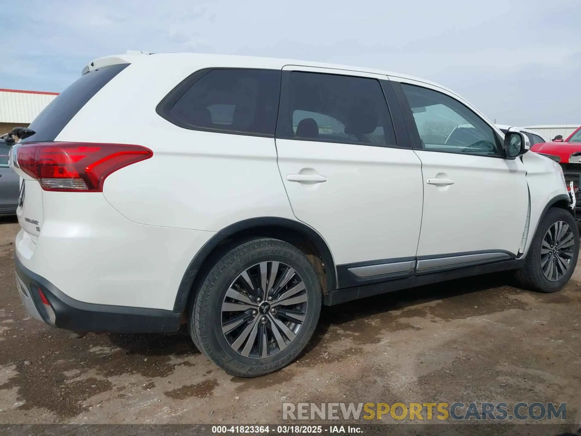 13 Photograph of a damaged car JA4AD3A38KZ014420 MITSUBISHI OUTLANDER 2019