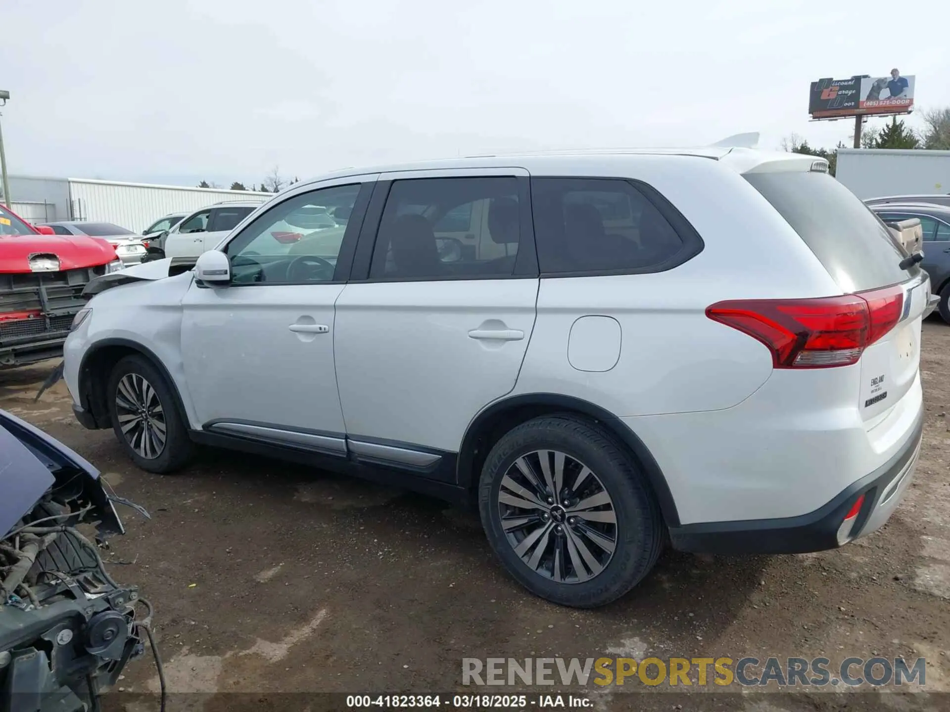14 Photograph of a damaged car JA4AD3A38KZ014420 MITSUBISHI OUTLANDER 2019