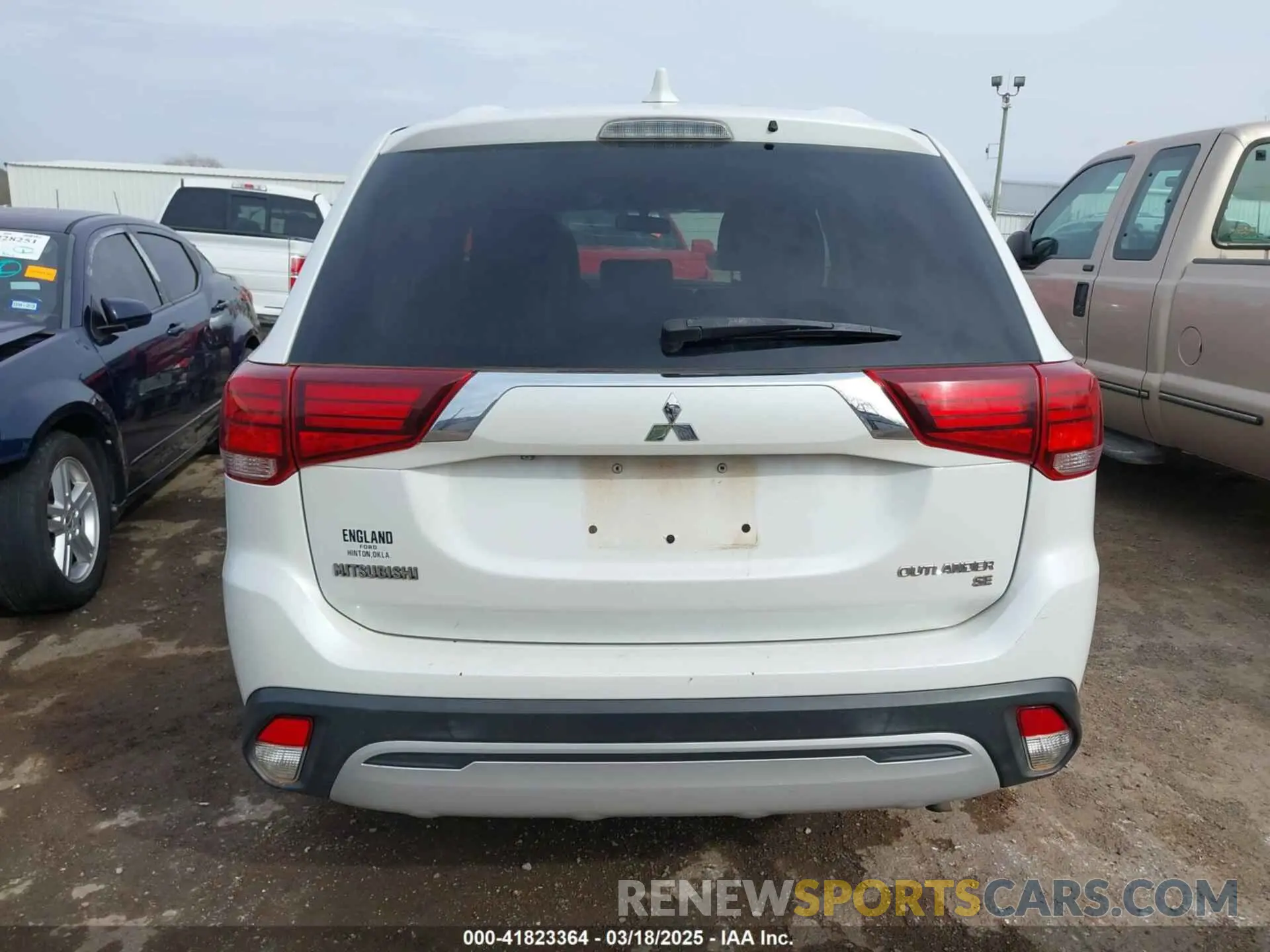 16 Photograph of a damaged car JA4AD3A38KZ014420 MITSUBISHI OUTLANDER 2019
