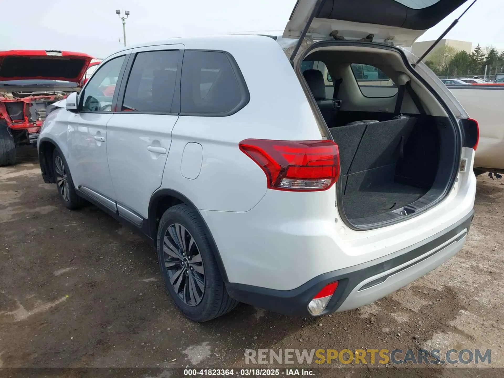 3 Photograph of a damaged car JA4AD3A38KZ014420 MITSUBISHI OUTLANDER 2019