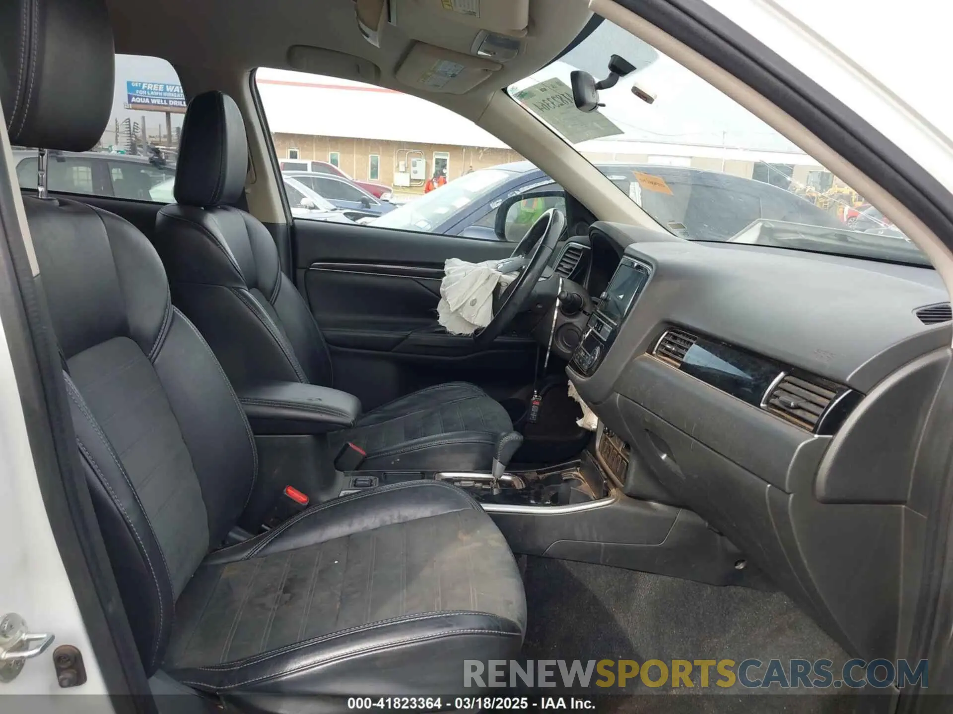 5 Photograph of a damaged car JA4AD3A38KZ014420 MITSUBISHI OUTLANDER 2019