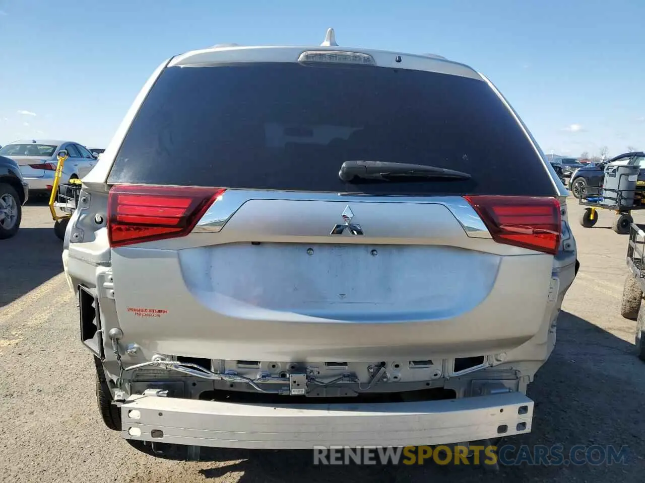 6 Photograph of a damaged car JA4AD3A38KZ052231 MITSUBISHI OUTLANDER 2019