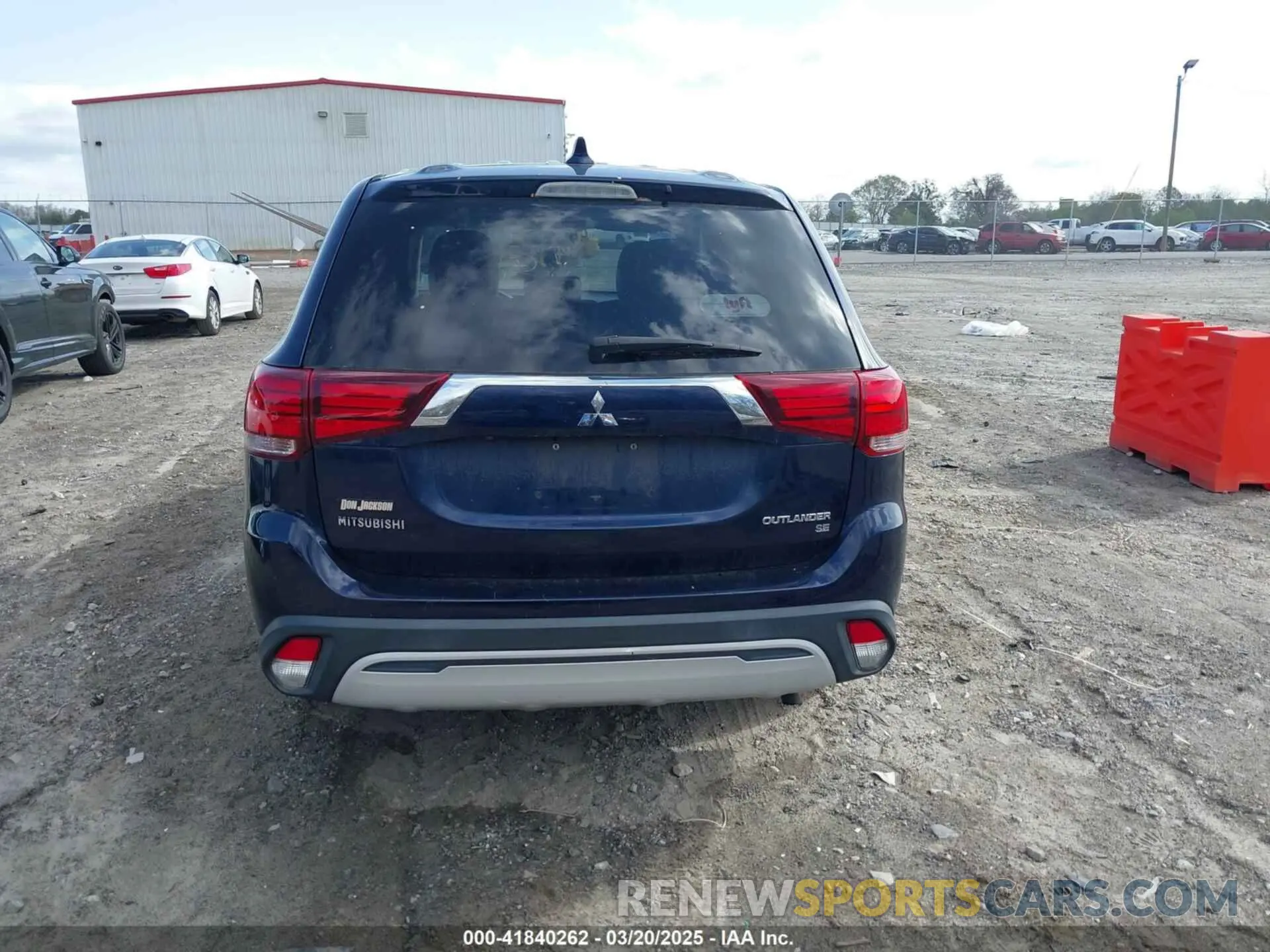 17 Photograph of a damaged car JA4AD3A39KZ005189 MITSUBISHI OUTLANDER 2019
