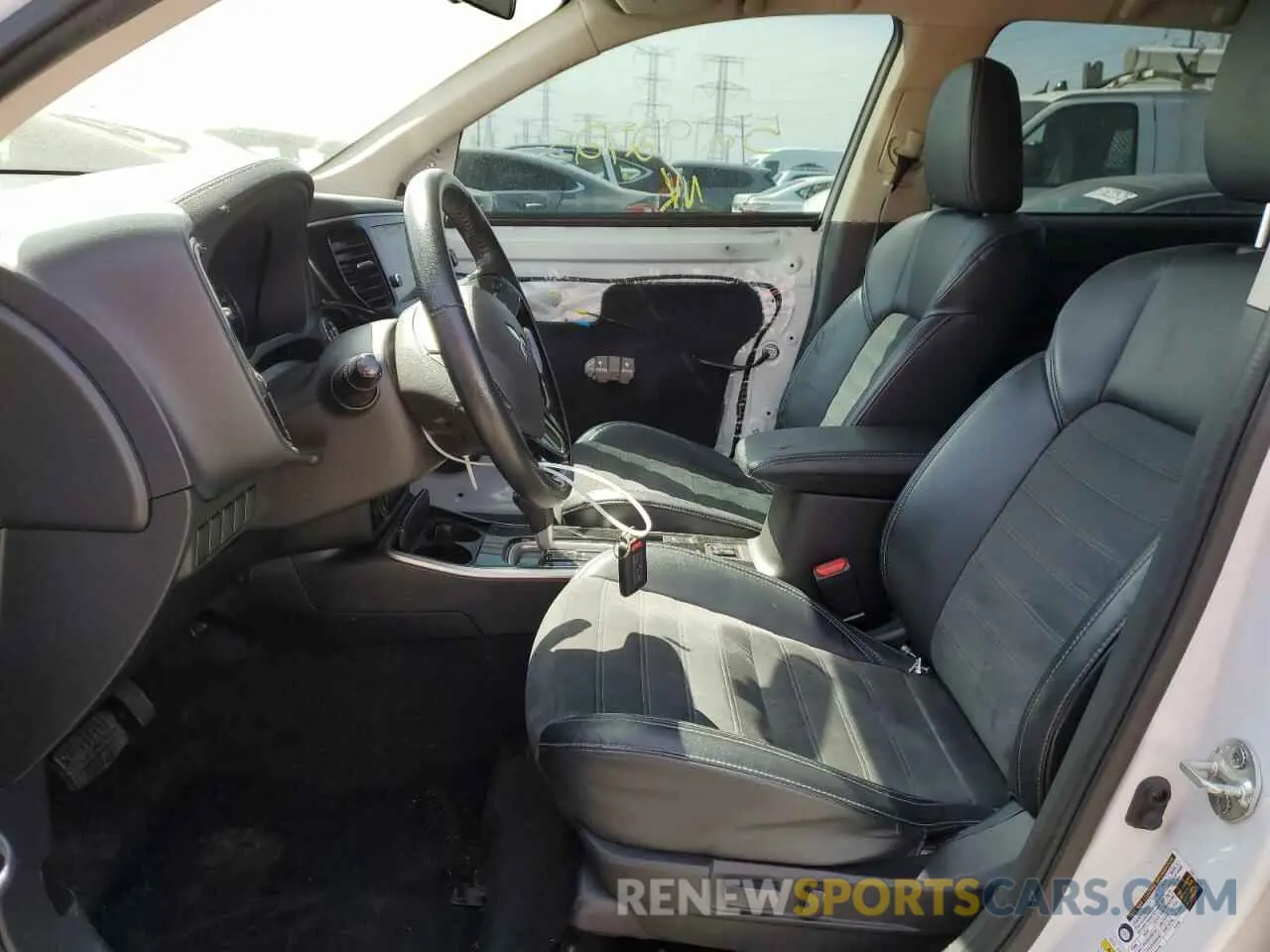 7 Photograph of a damaged car JA4AD3A39KZ007816 MITSUBISHI OUTLANDER 2019