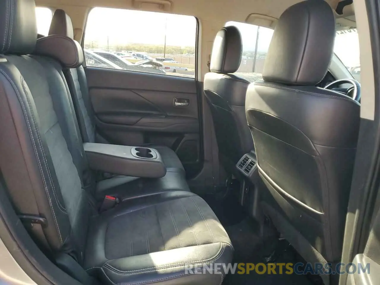 10 Photograph of a damaged car JA4AD3A39KZ008142 MITSUBISHI OUTLANDER 2019