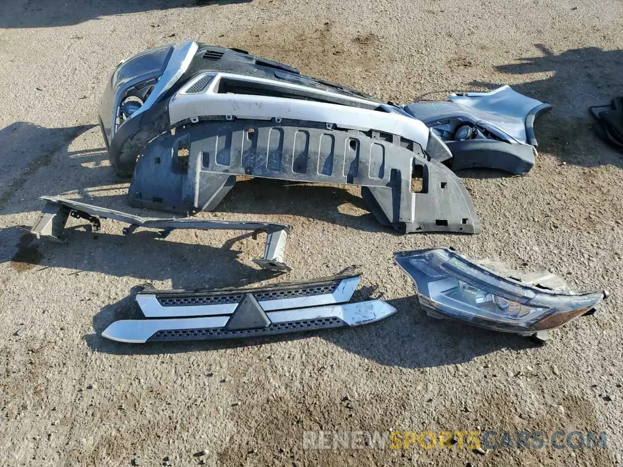 12 Photograph of a damaged car JA4AD3A39KZ008142 MITSUBISHI OUTLANDER 2019