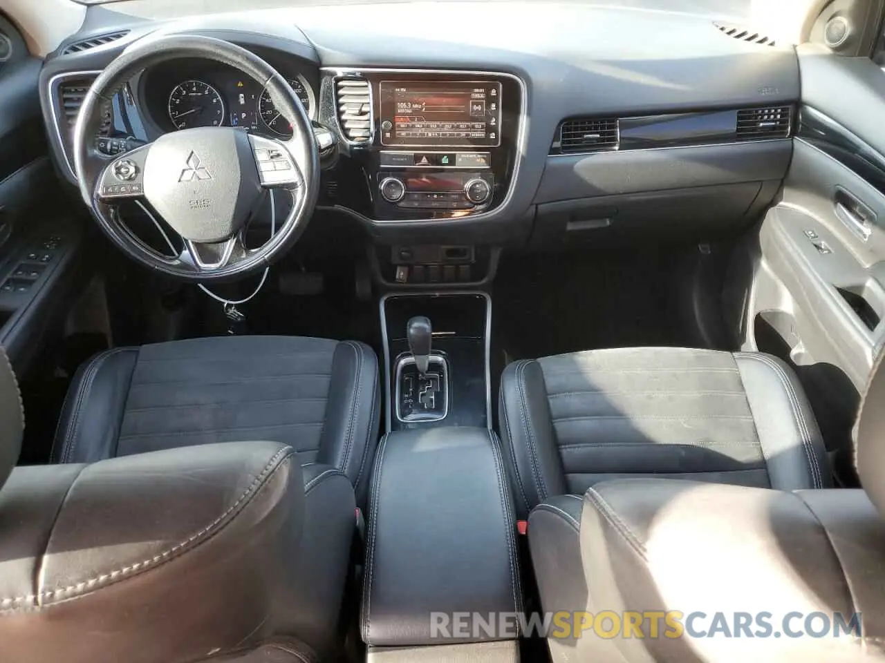 8 Photograph of a damaged car JA4AD3A39KZ008142 MITSUBISHI OUTLANDER 2019