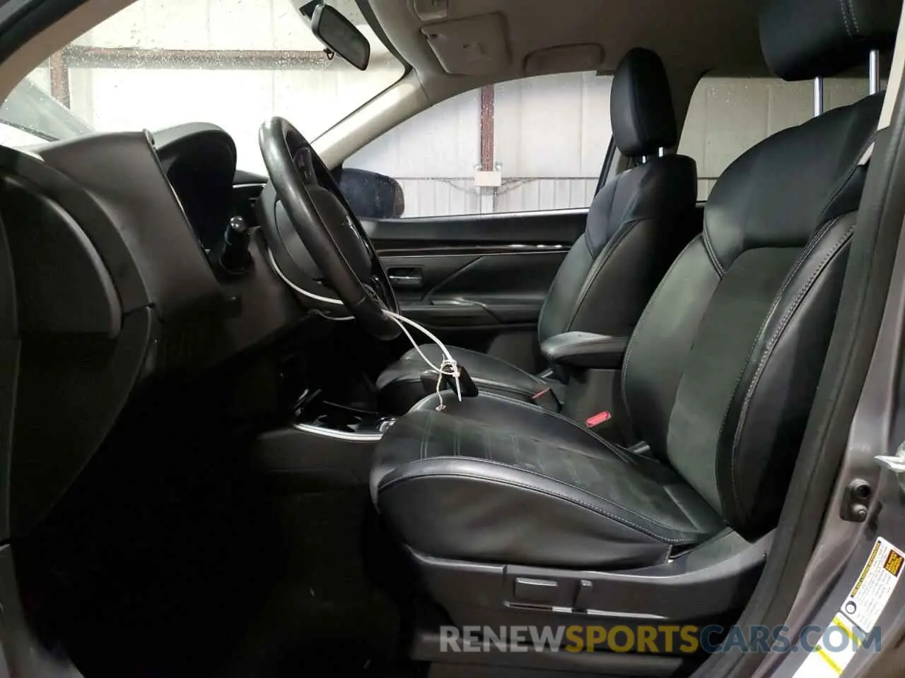 7 Photograph of a damaged car JA4AD3A39KZ008254 MITSUBISHI OUTLANDER 2019