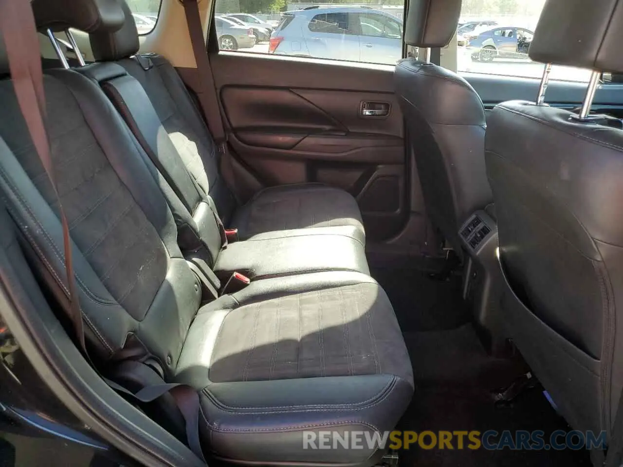 11 Photograph of a damaged car JA4AD3A39KZ019951 MITSUBISHI OUTLANDER 2019