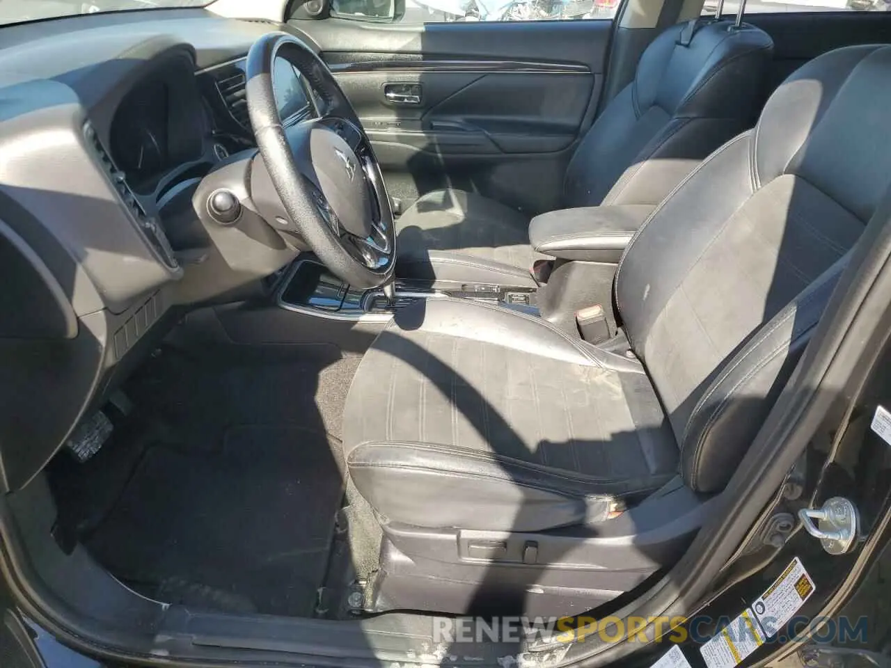 7 Photograph of a damaged car JA4AD3A39KZ019951 MITSUBISHI OUTLANDER 2019
