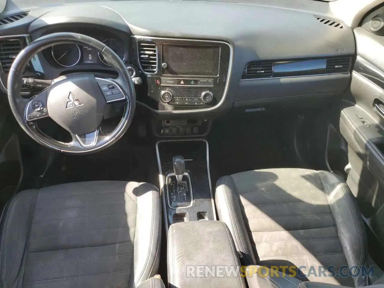 8 Photograph of a damaged car JA4AD3A39KZ019951 MITSUBISHI OUTLANDER 2019