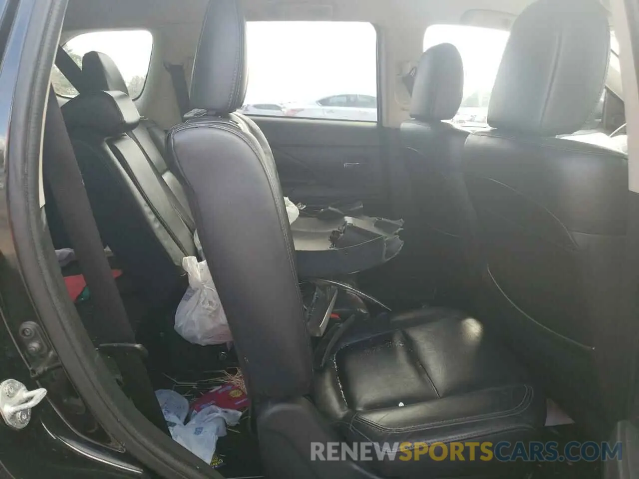 11 Photograph of a damaged car JA4AD3A39KZ027323 MITSUBISHI OUTLANDER 2019