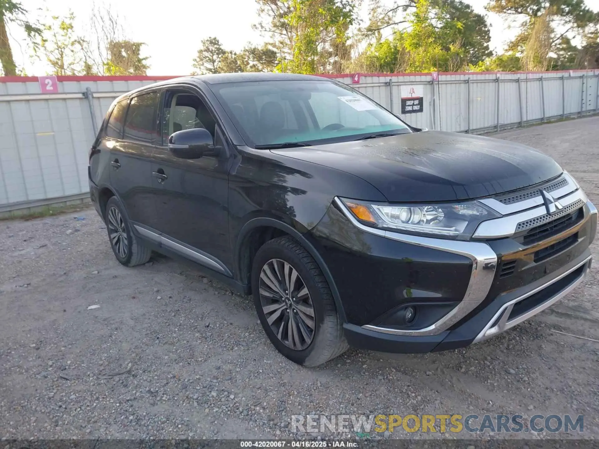 1 Photograph of a damaged car JA4AD3A3XKJ001960 MITSUBISHI OUTLANDER 2019
