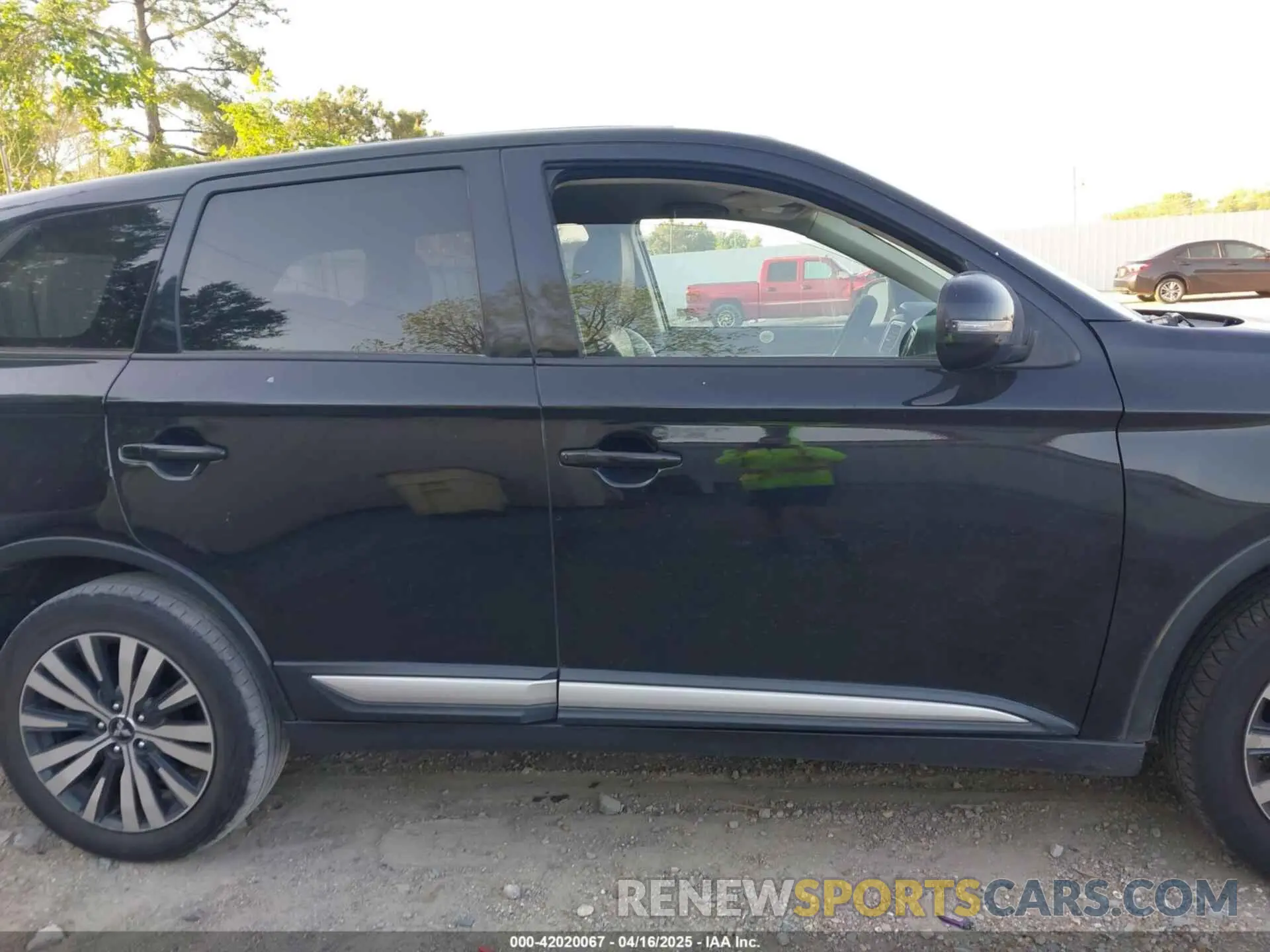 14 Photograph of a damaged car JA4AD3A3XKJ001960 MITSUBISHI OUTLANDER 2019