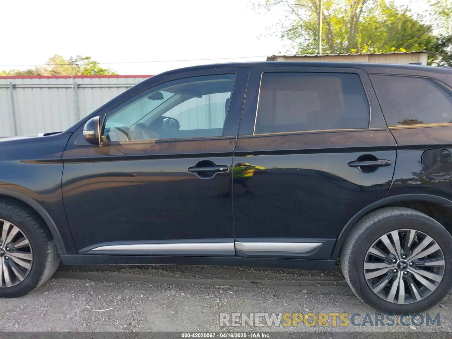 15 Photograph of a damaged car JA4AD3A3XKJ001960 MITSUBISHI OUTLANDER 2019