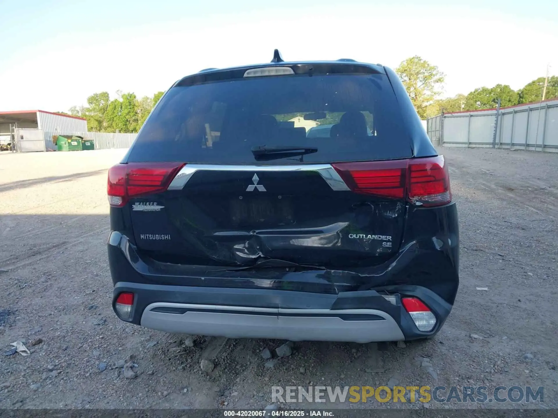 17 Photograph of a damaged car JA4AD3A3XKJ001960 MITSUBISHI OUTLANDER 2019