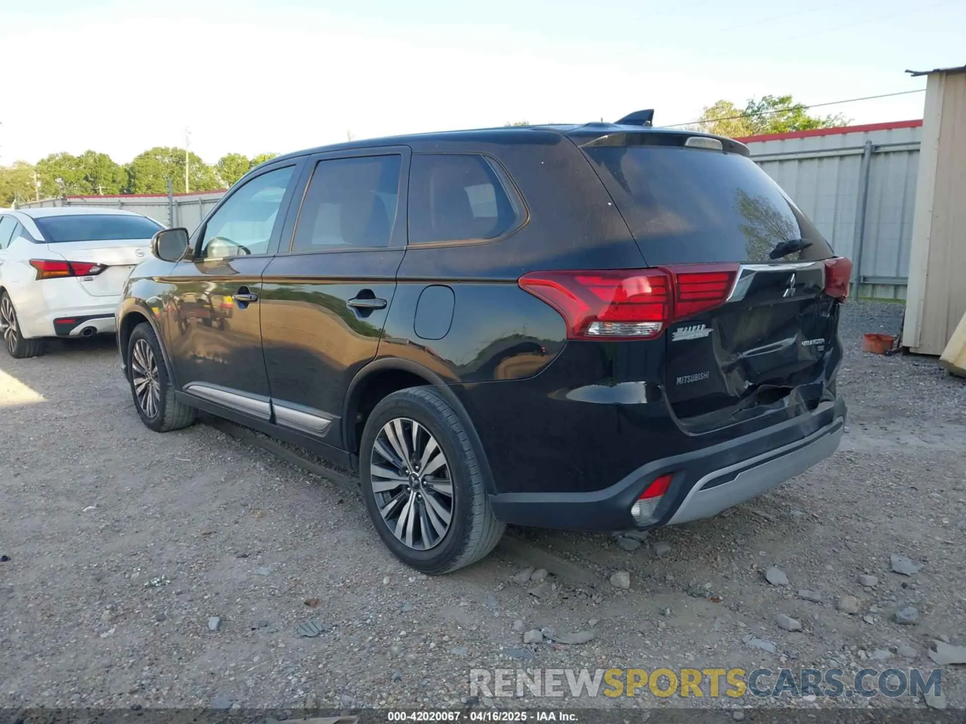 3 Photograph of a damaged car JA4AD3A3XKJ001960 MITSUBISHI OUTLANDER 2019