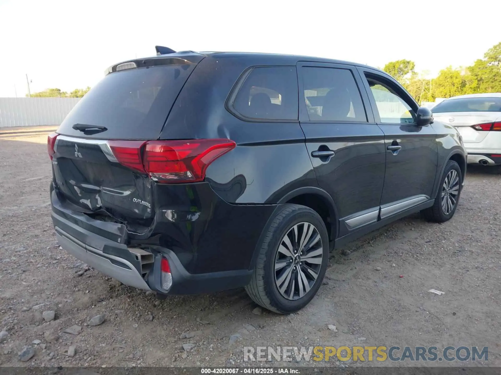 4 Photograph of a damaged car JA4AD3A3XKJ001960 MITSUBISHI OUTLANDER 2019