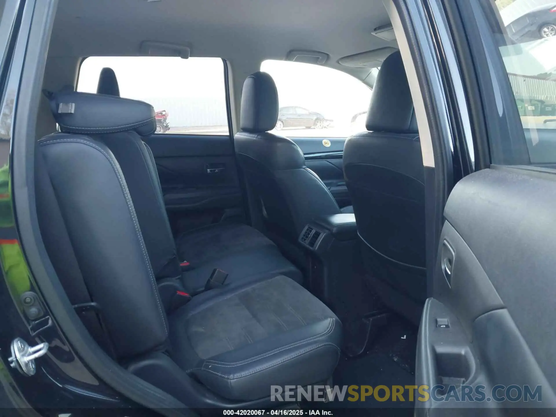 8 Photograph of a damaged car JA4AD3A3XKJ001960 MITSUBISHI OUTLANDER 2019