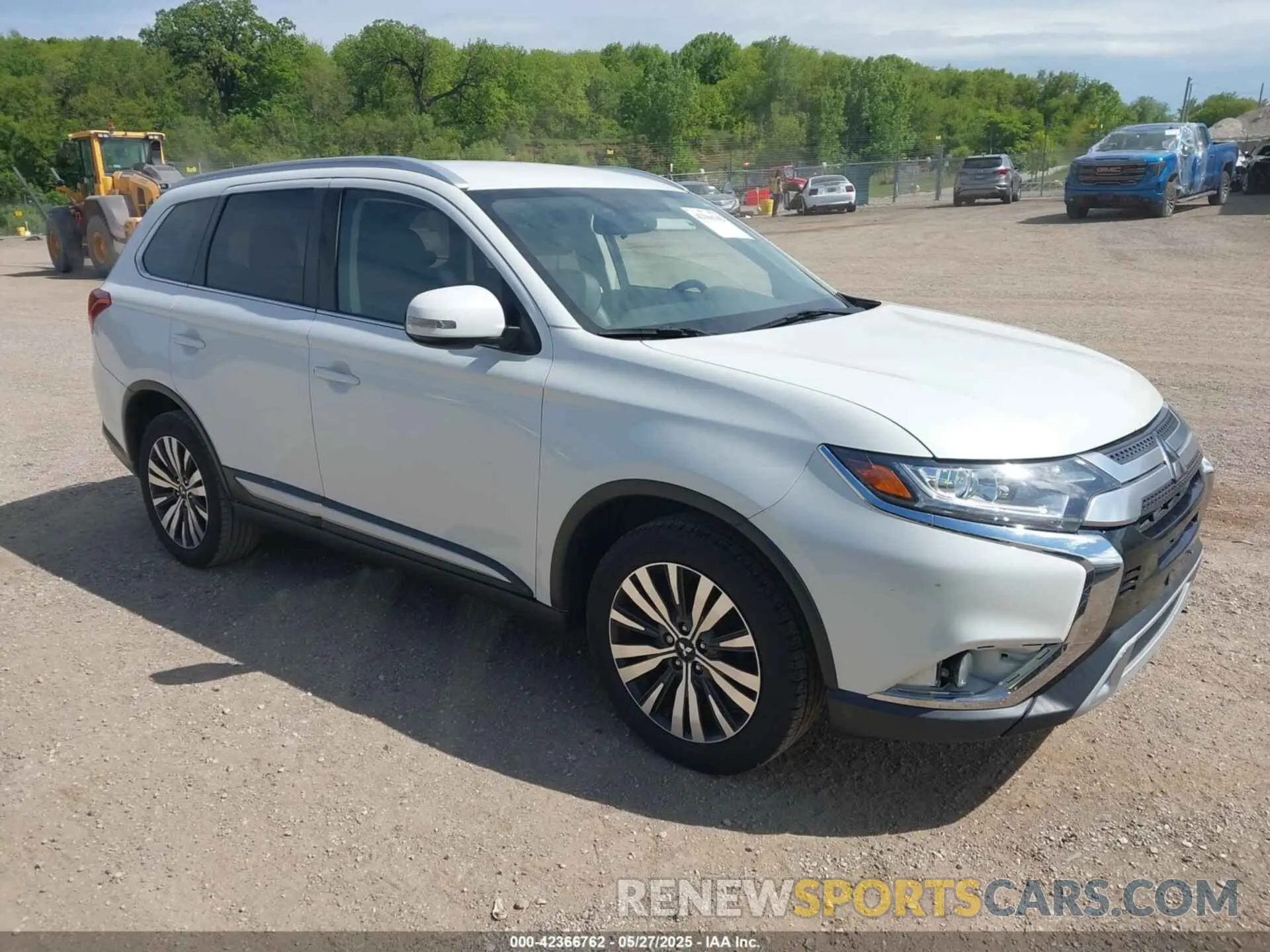 1 Photograph of a damaged car JA4AD3A3XKZ010420 MITSUBISHI OUTLANDER 2019