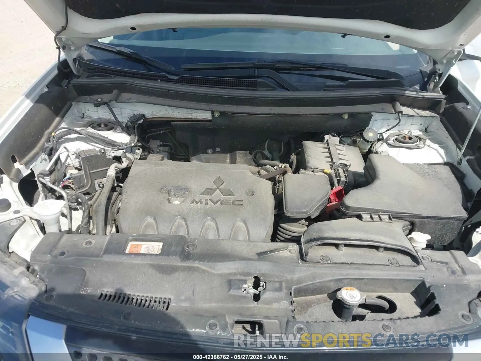 10 Photograph of a damaged car JA4AD3A3XKZ010420 MITSUBISHI OUTLANDER 2019