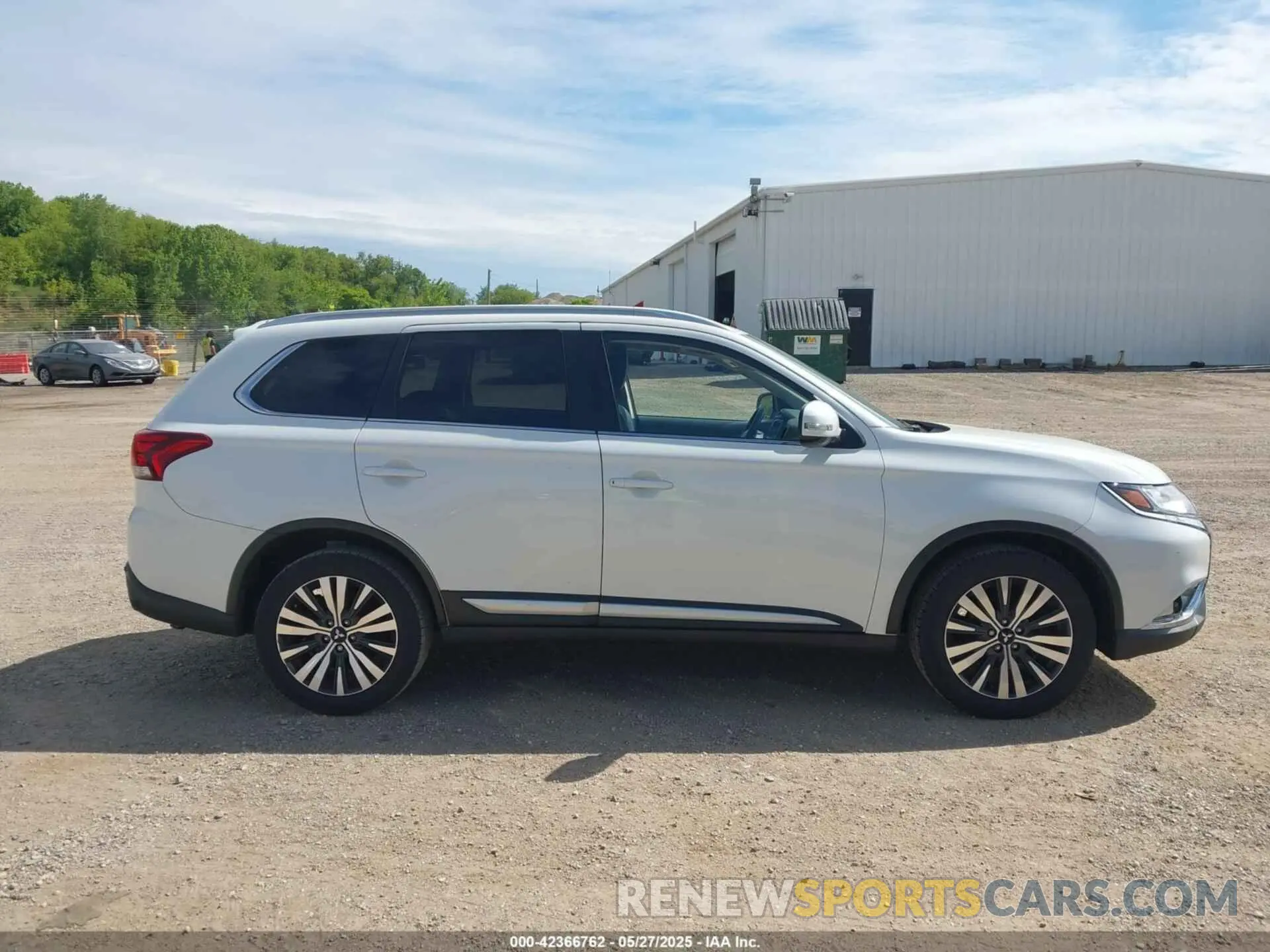 13 Photograph of a damaged car JA4AD3A3XKZ010420 MITSUBISHI OUTLANDER 2019