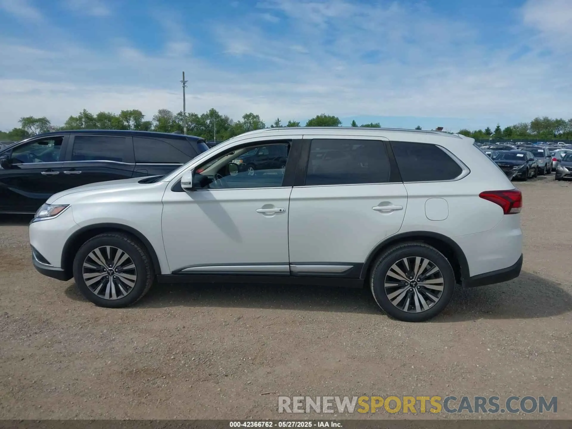 14 Photograph of a damaged car JA4AD3A3XKZ010420 MITSUBISHI OUTLANDER 2019