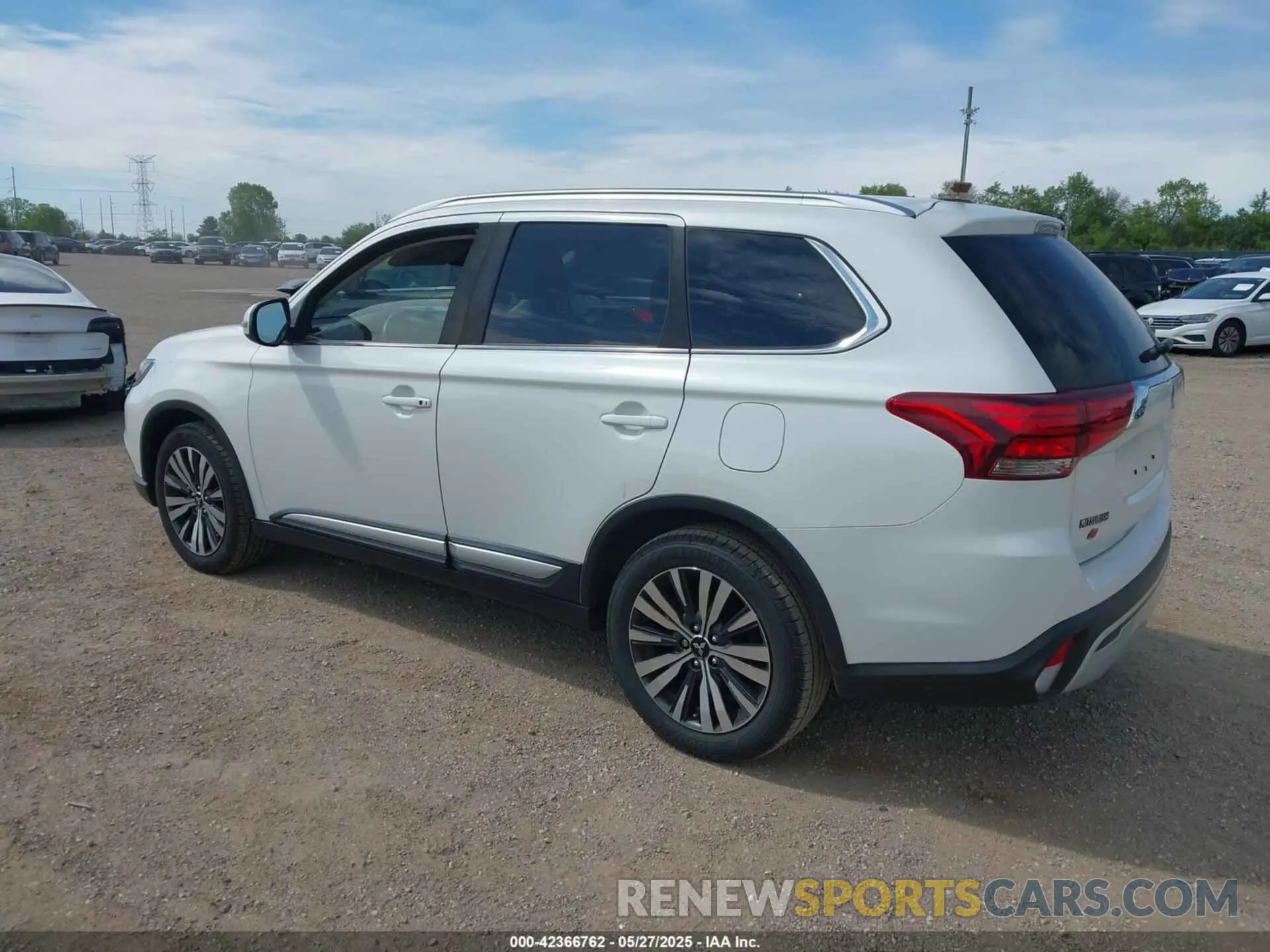 3 Photograph of a damaged car JA4AD3A3XKZ010420 MITSUBISHI OUTLANDER 2019