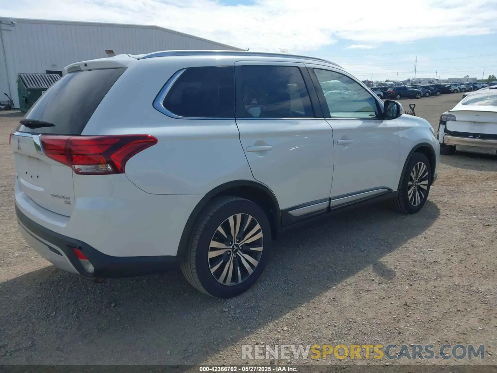 4 Photograph of a damaged car JA4AD3A3XKZ010420 MITSUBISHI OUTLANDER 2019