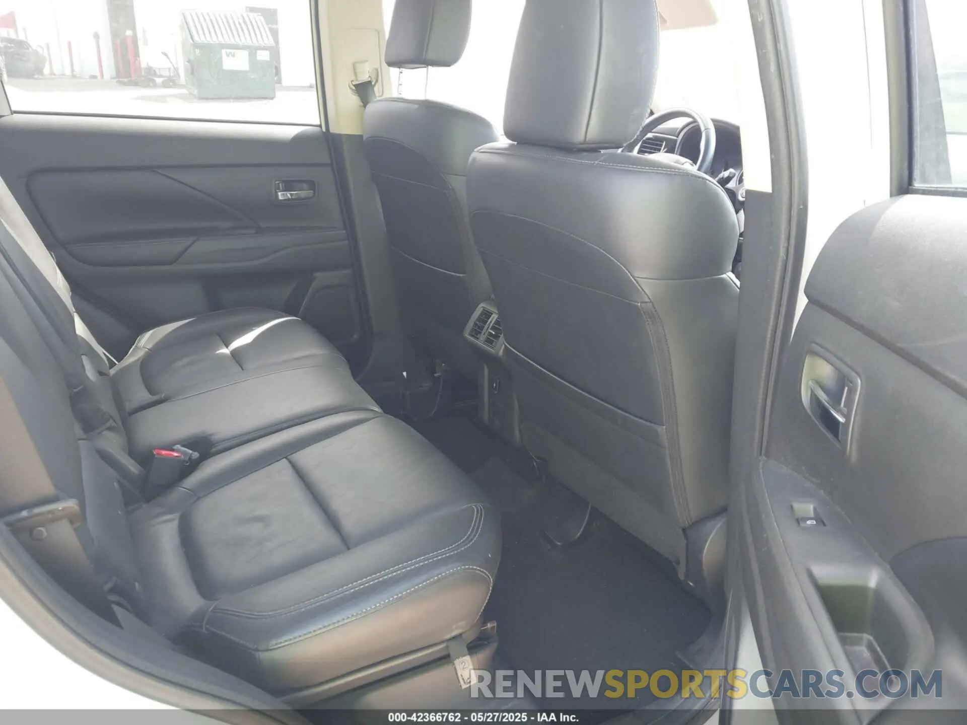 8 Photograph of a damaged car JA4AD3A3XKZ010420 MITSUBISHI OUTLANDER 2019