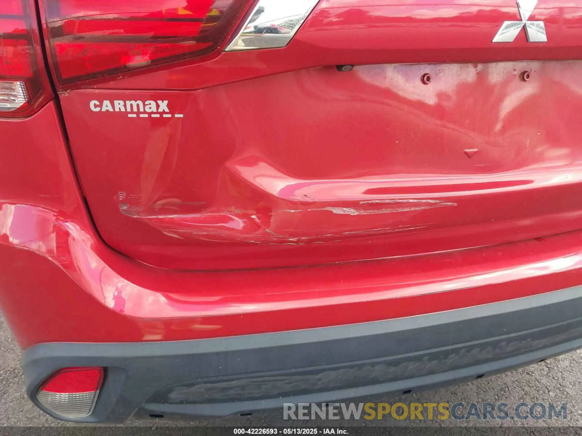 18 Photograph of a damaged car JA4AD3A3XKZ028254 MITSUBISHI OUTLANDER 2019