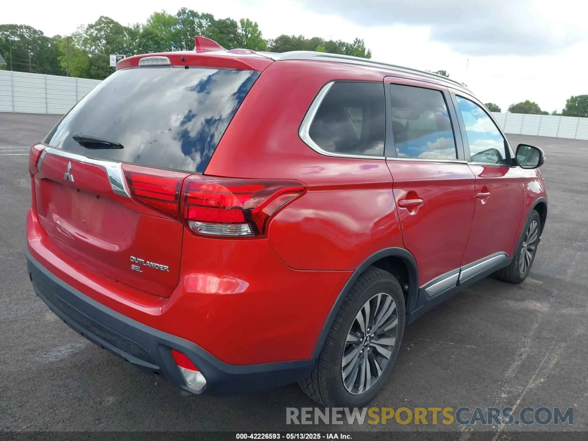 4 Photograph of a damaged car JA4AD3A3XKZ028254 MITSUBISHI OUTLANDER 2019