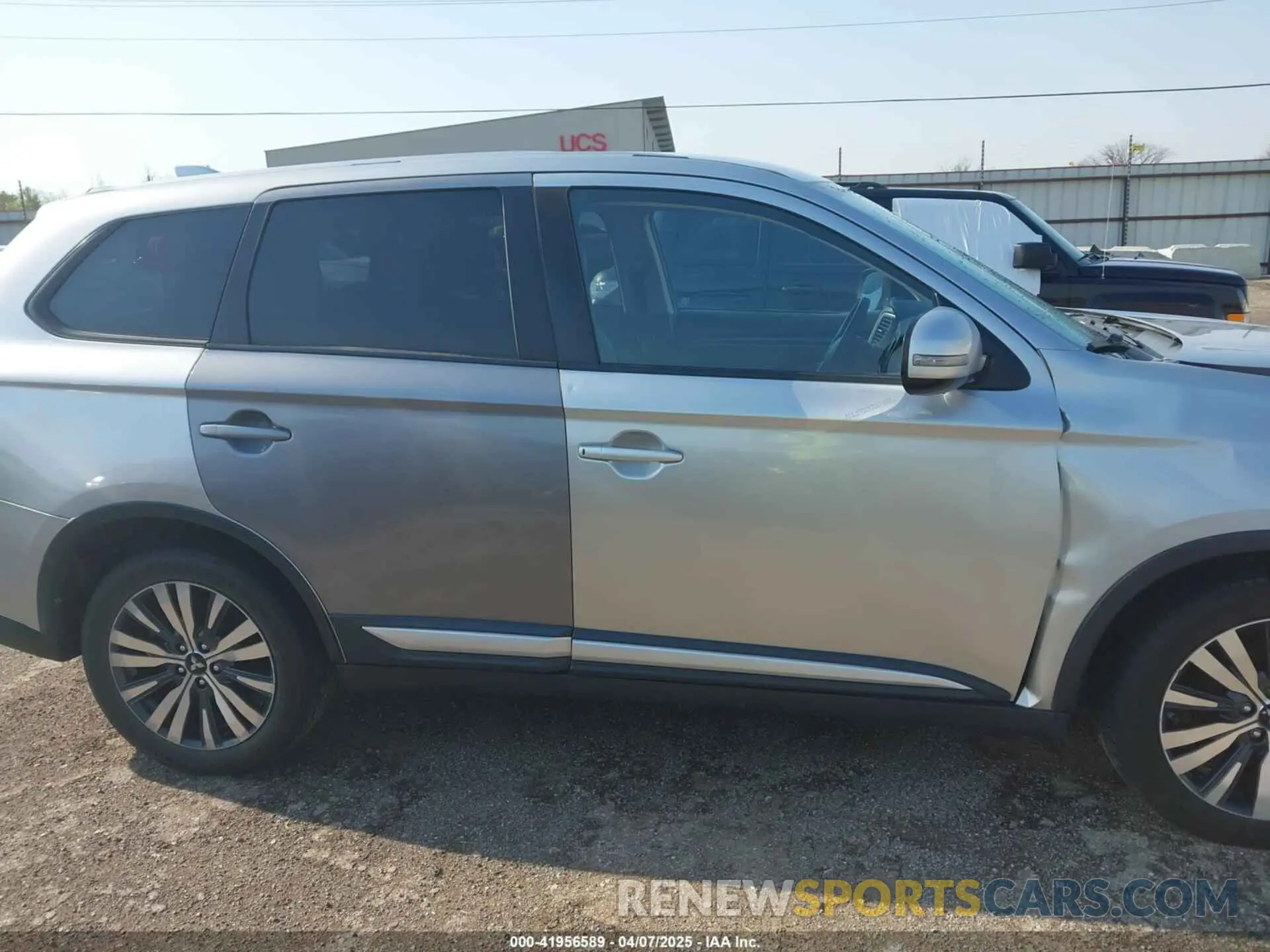 13 Photograph of a damaged car JA4AD3A3XKZ033759 MITSUBISHI OUTLANDER 2019