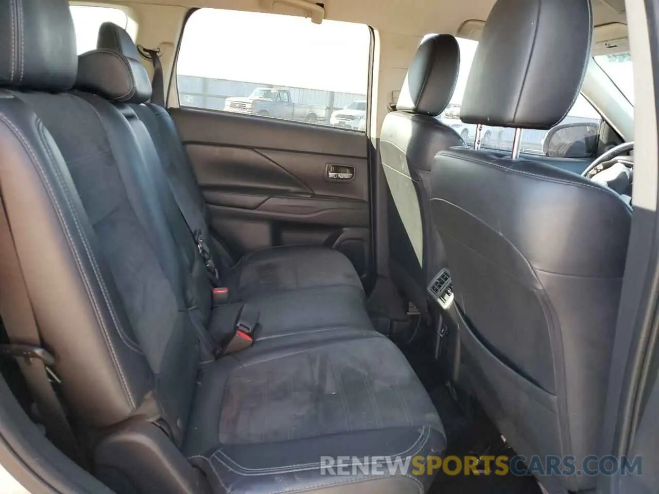 11 Photograph of a damaged car JA4AD3A3XKZ035589 MITSUBISHI OUTLANDER 2019