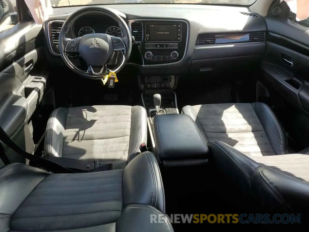 8 Photograph of a damaged car JA4AD3A3XKZ043269 MITSUBISHI OUTLANDER 2019