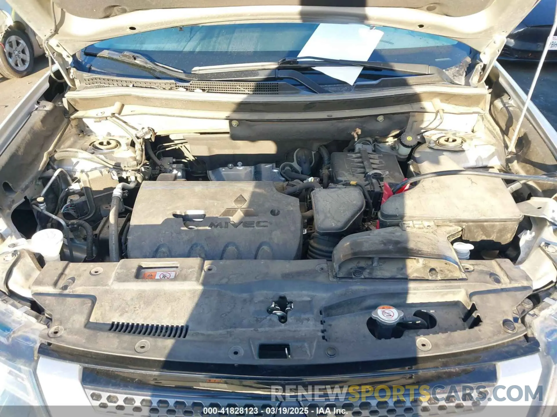 10 Photograph of a damaged car JA4AD3A3XKZ046463 MITSUBISHI OUTLANDER 2019